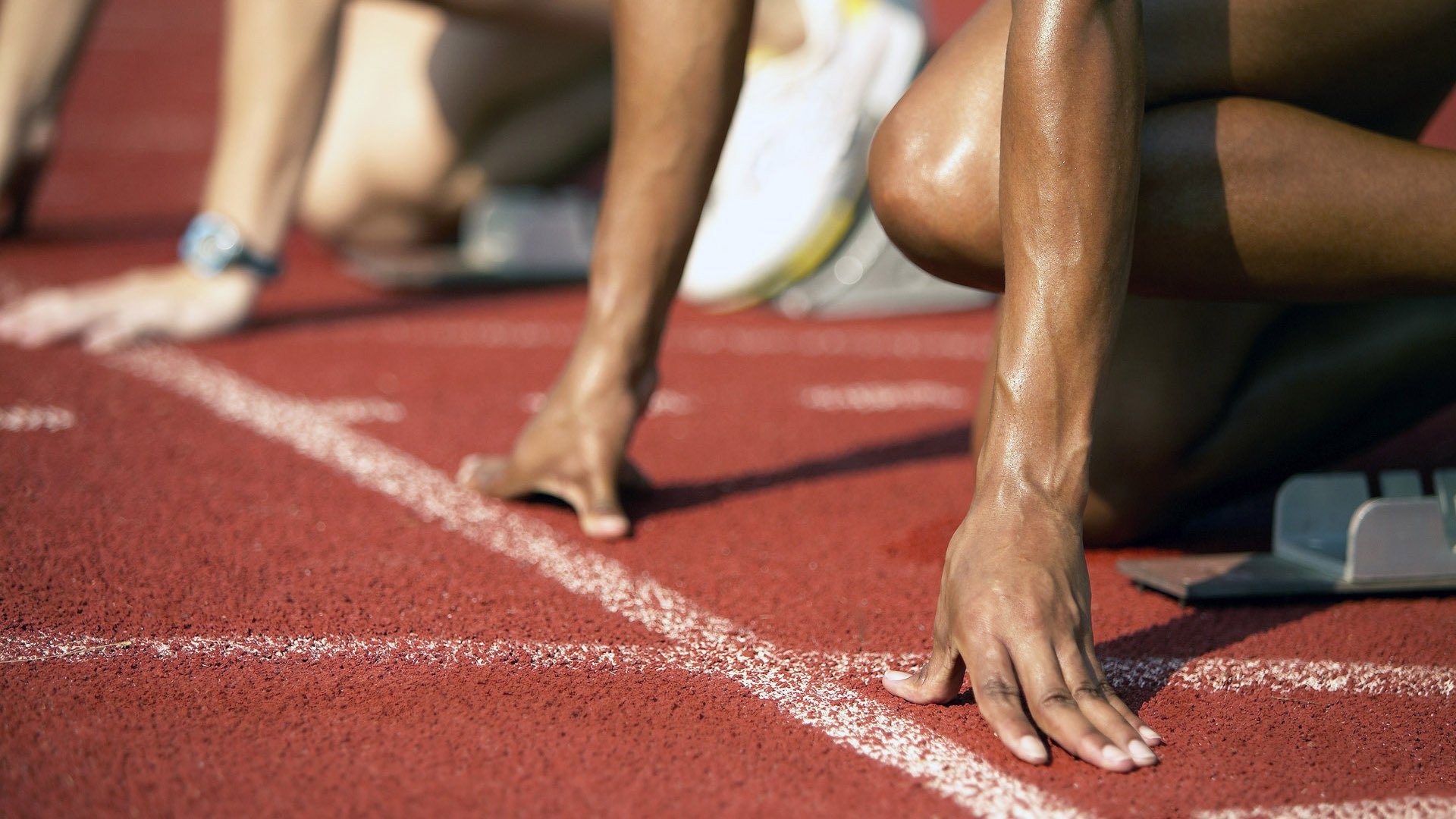 赛道上的宿命对决,哈斯鏖战索伯,诺里斯刷新历史的一夜